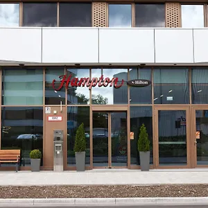3* מלון Hampton By Hilton Center East